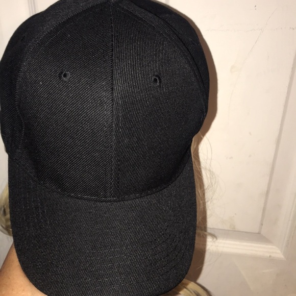 NIP Black Cap with Blonde Hair Extension main image 5